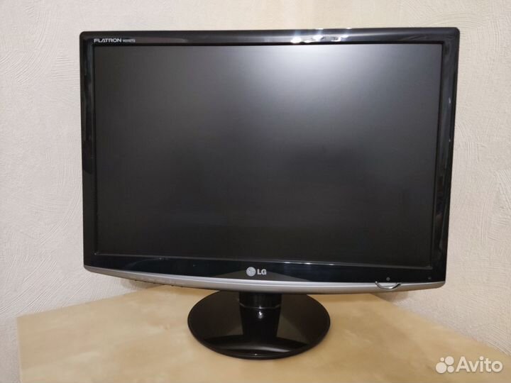 Монитор LG 22