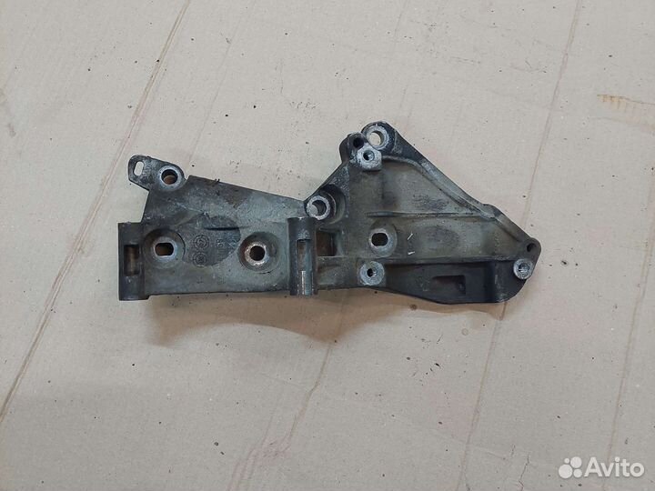 Кронштейн генератора Renault Megane 2 K4M