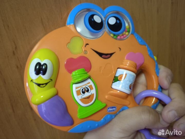 Первые игрушки для малыша