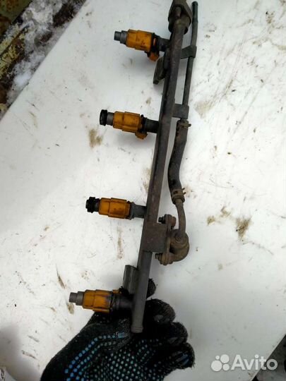 Топливная рампа Митсубиси Лансер 9. 2.0 л