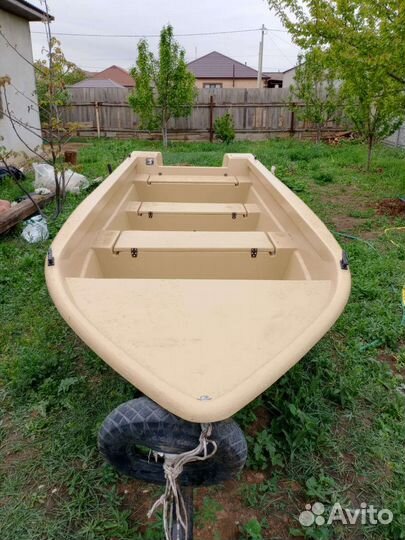 Лодка стеклопластиковая 520