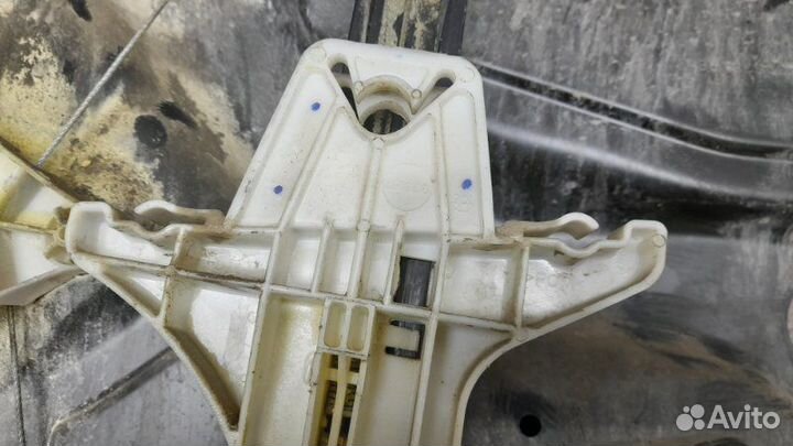 Стеклоподъемник задний левый Volkswagen Passat B6