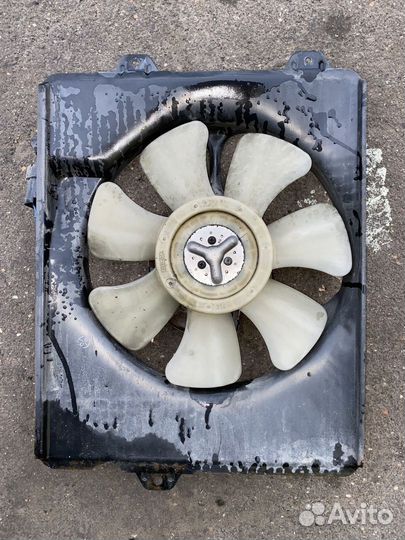 Диффузор радиатора Toyota Ipsum SXM10G