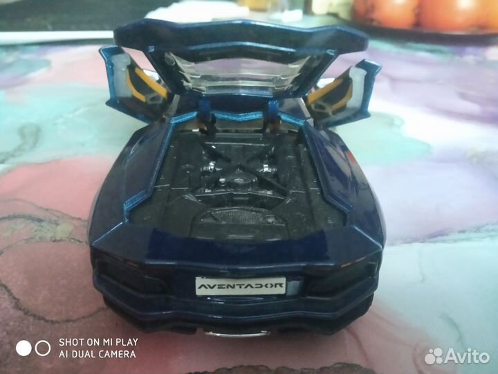 Коллекционная модель Lamborghini Aventador 1:24