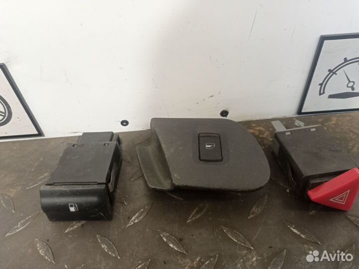 Кнопка аварийной сигнализации Skoda Octavia A4