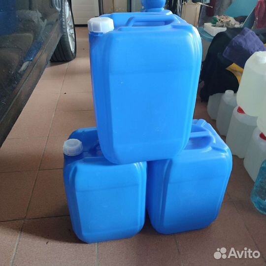 Канистры пластиковые бу 30 литров, чистые