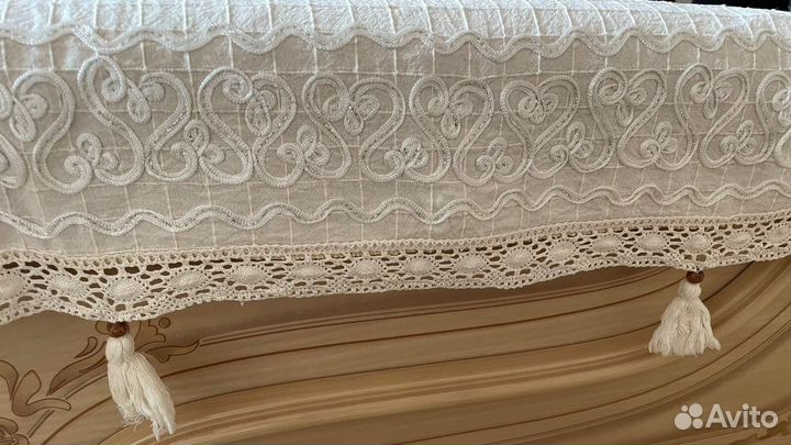 Скатерть льняная с вышивкой,215*150