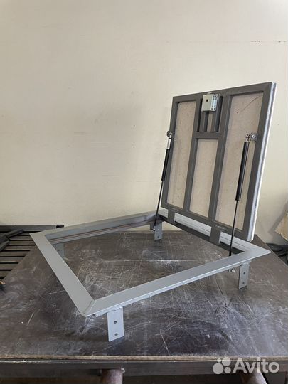 Люк напольный под плитку с амортизаторами 600х600