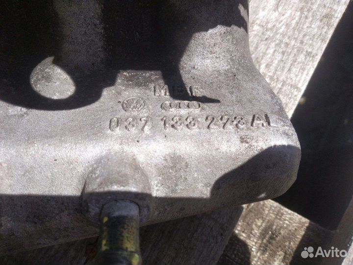 Коллектор впускной Volkswagen Passat B3 1.8