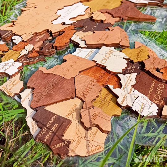 Деревянная карта мира