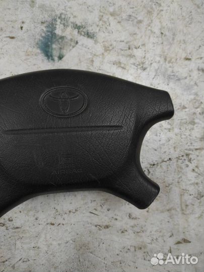 Подушка безопасности водителя Toyota Avensis