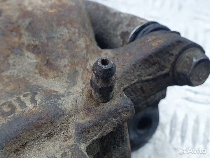 Суппорт передний правый Lexus Rx300 1MZ FE