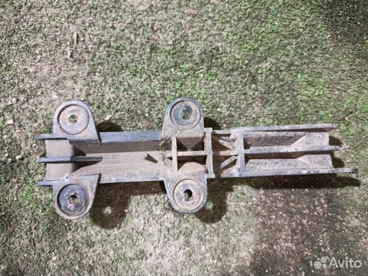 Крепление бампера заднее Audi 80 B3 JN 1.8