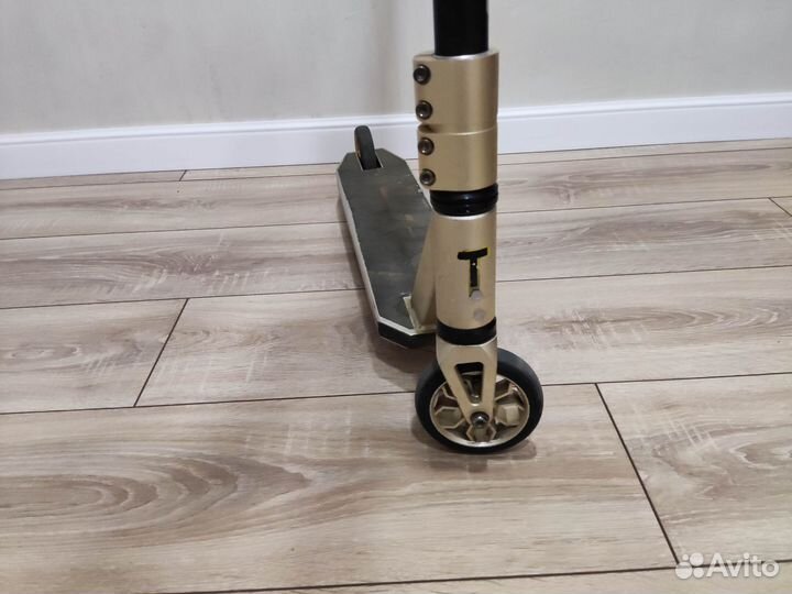 Трюковой самокат Duker 303