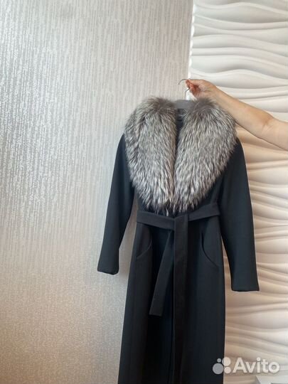 Пальто зимнее с натуральным мехом