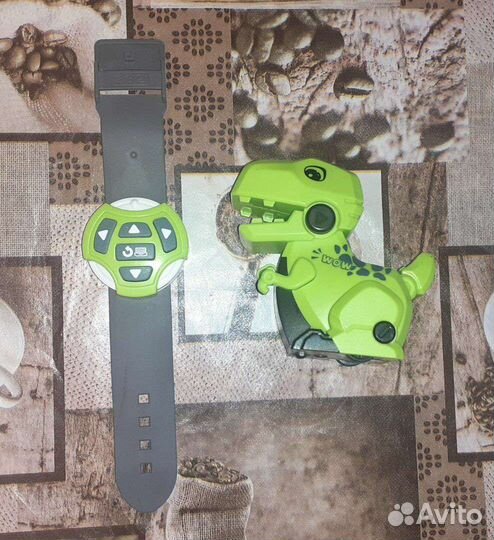 Робот динозавр