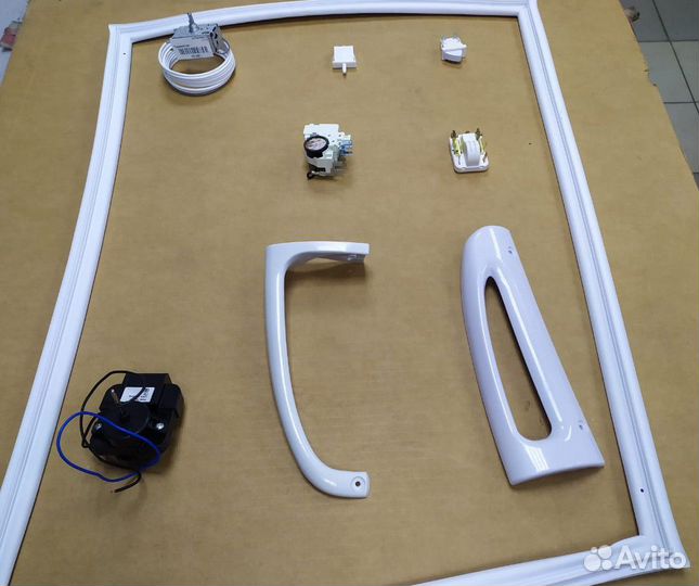 Запчасти для холодильника Индезит, Аристон