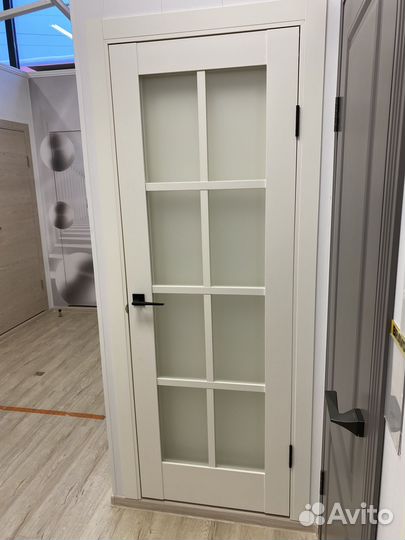 Двери межкомнатные белые со стеклом