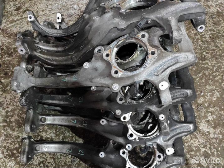 Кулак поворотный левый Ауди А4 А5 А6 А7 Q5