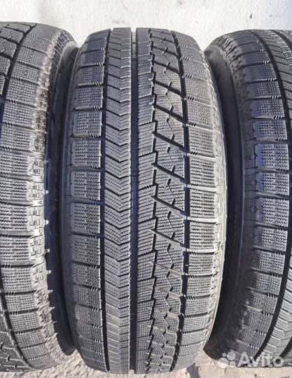 Bridgestone Blizzak VRX 215/60 R17 99S
