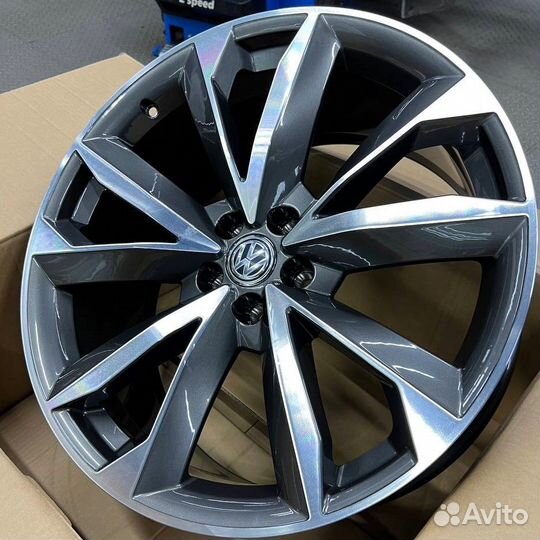 Диски на Audi Q8 Ауди Q8 R22