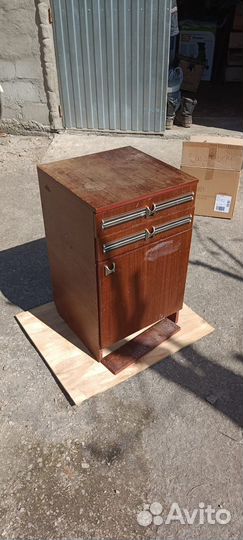 Тумбочка от гарнитура 