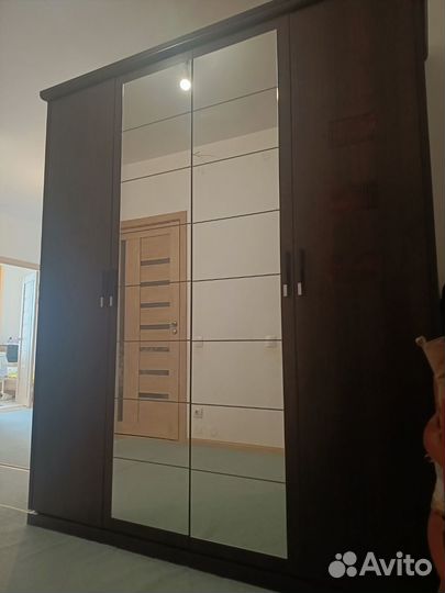 Продам шкаф с зеркалом