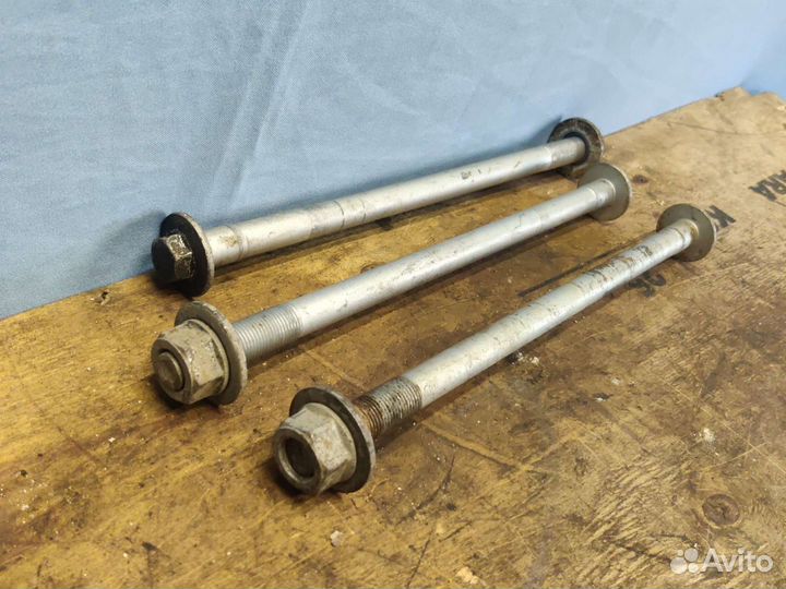 Болт заднего H-образного рычага BMW X5 E70