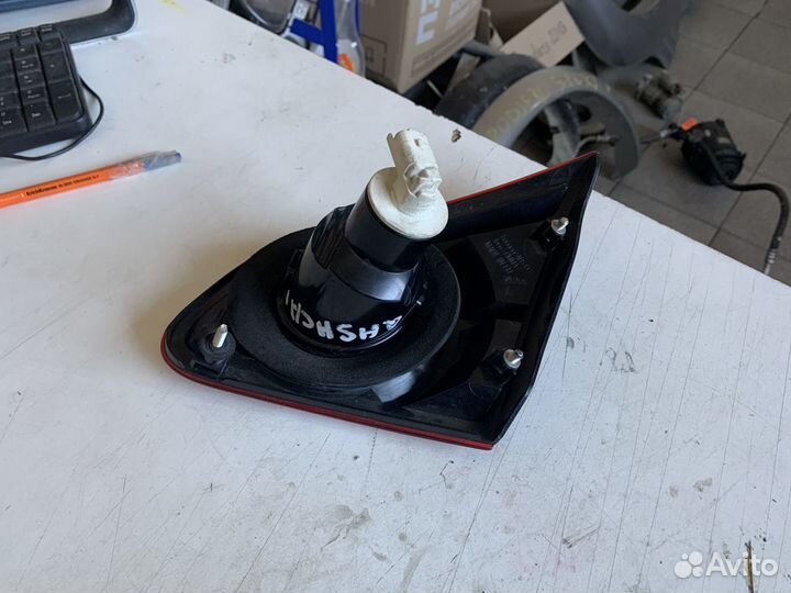 Фонарь внутренний левый Nissan Qashqai (J10)