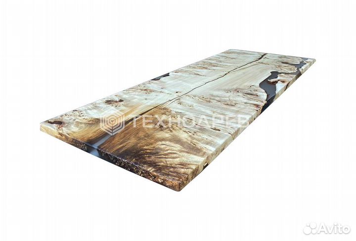 Столешница с эпоксидной смолой из белолиственницы