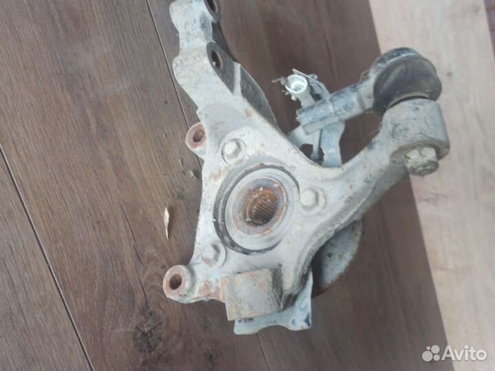 Поворотный кулак передний правый Captiva каптива