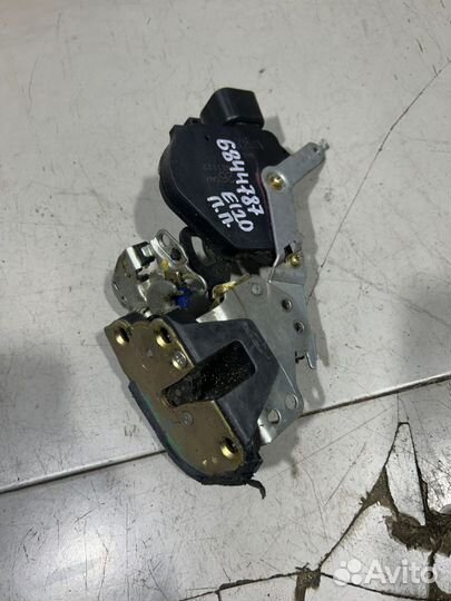 Замок двери передней правой