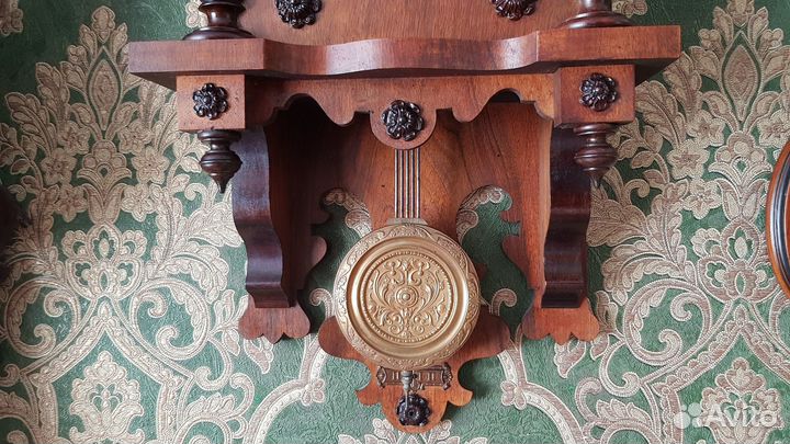 Антикварные настенные часы с боем