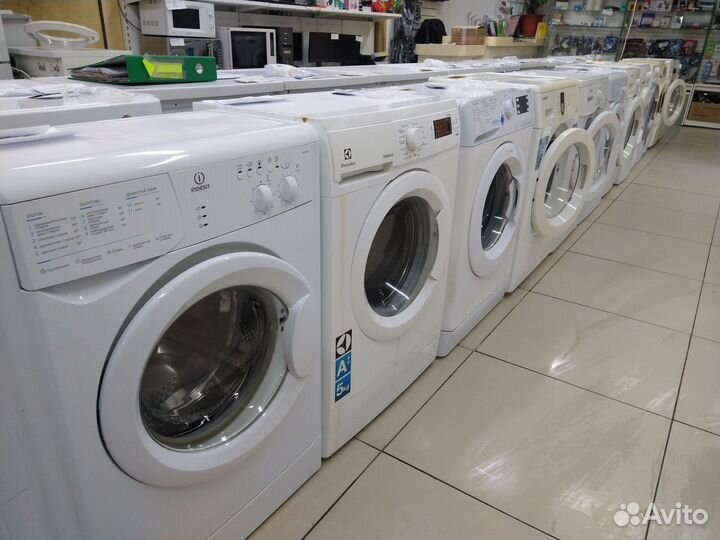 Холодильник Indesit. Доставка в подарок