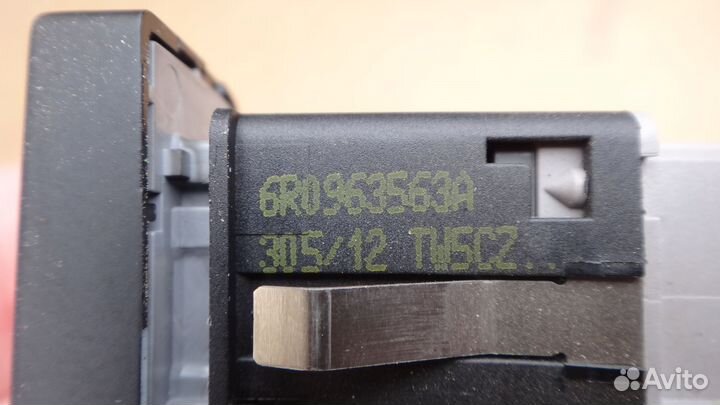 Кнопка обогрева сидения VW Polo V