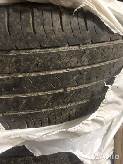 Michelin Latitude Tour HP 215/70 R16