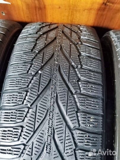 Nokian Tyres Hakkapeliitta R2 215/65 R16 102R