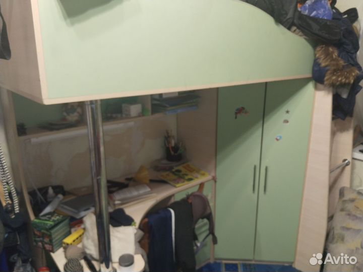 Детская кровать чердак со столом и шкафом бу