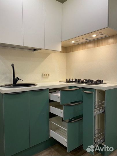 Кухня с фасадами из матового итальянского пластика