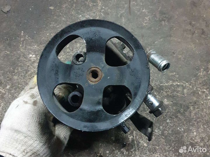 Насос гур руля тойота авенсис т250 2.0