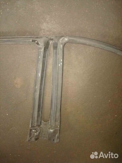 Уплотнитель Subaru Forester