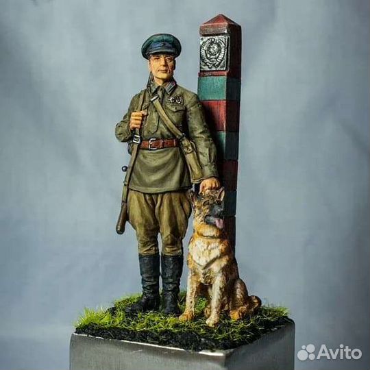 Оловянная миниатюра. Пограничник с собакой