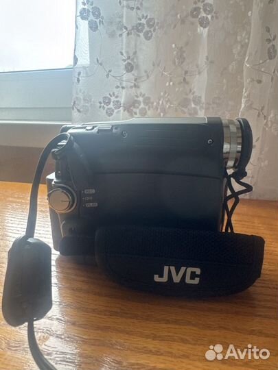 Видеокамера кассетная JVC GR-D720