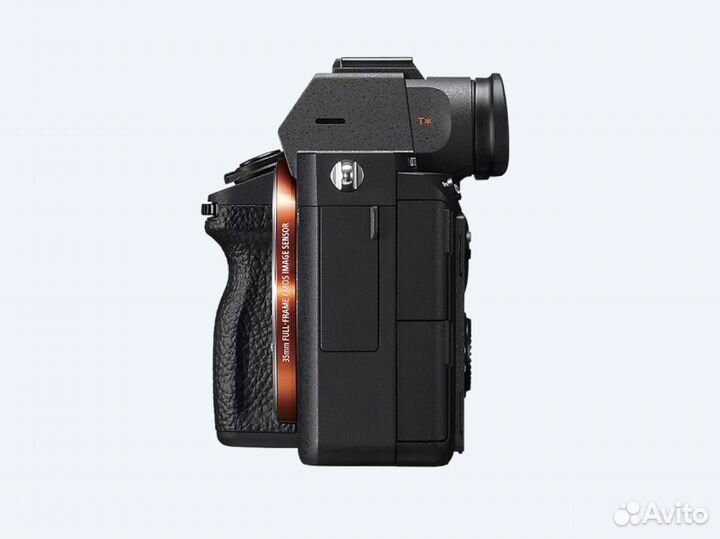 Беззеркальная камера Sony Alpha A7 III Kit 28-70mm