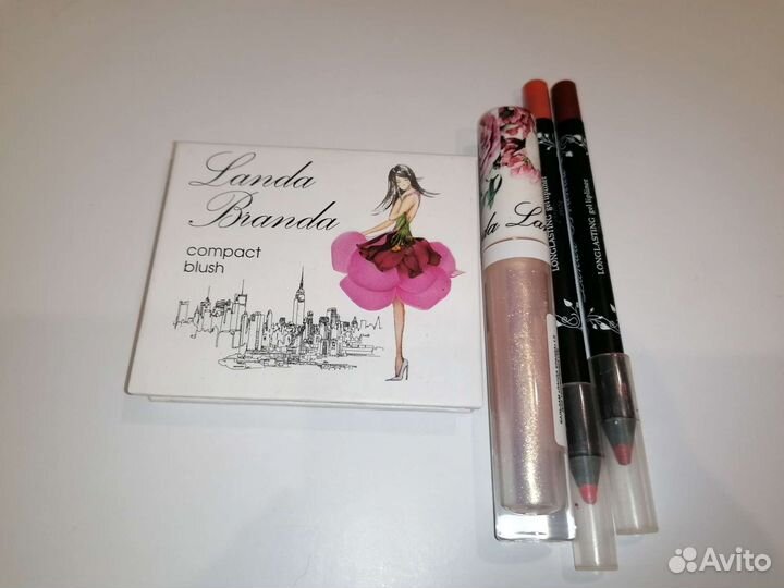Блеск для увеличения губ landa branda