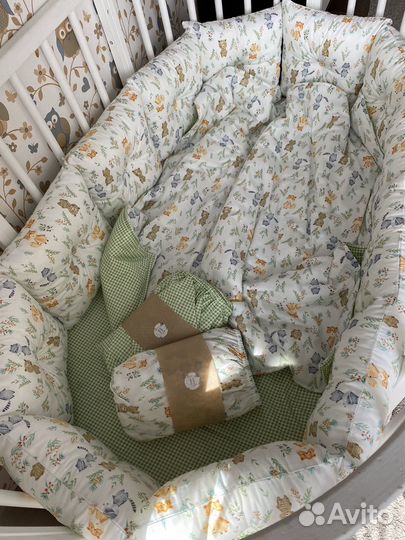 Бортики в кроватку, одеяло, простынь на резинке