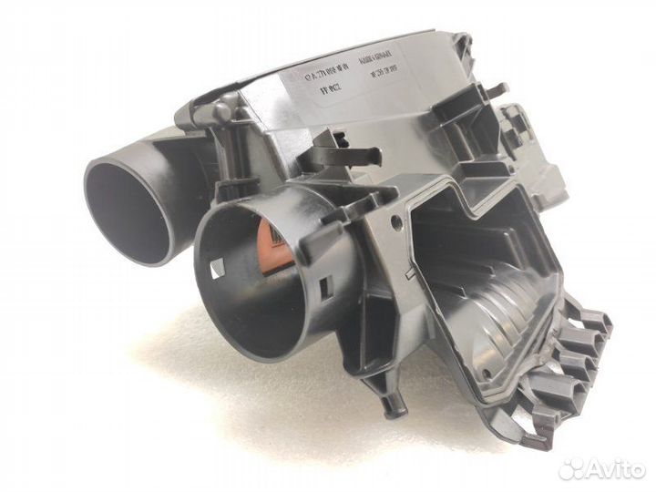 Корпус воздушного фильтра Mercedes-Benz C-Class