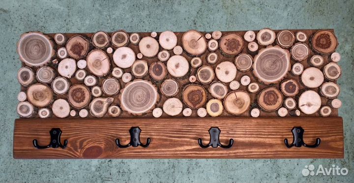 Вешалка со спилами дерева