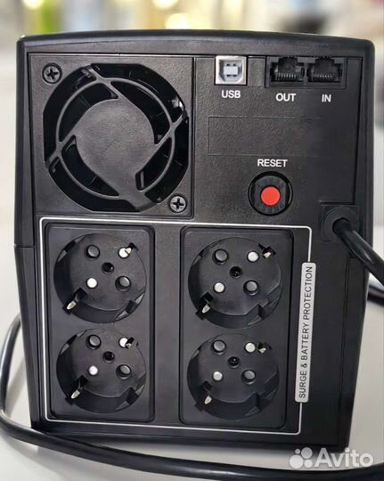 Источник бесперебойного питания CyberPower UT2200E