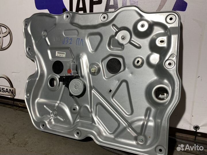 Передний левый стеклоподъемник Nissan Teana J32